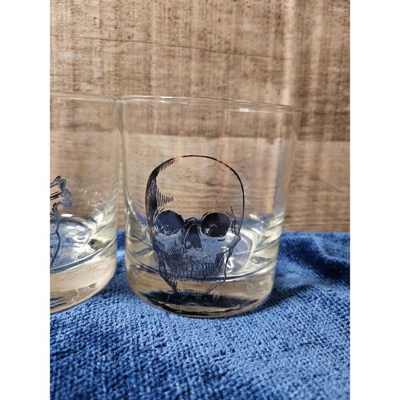 Silver Anatomical Heart Human Skull Whiskey Drinking Glasses - Picture 3 of 5